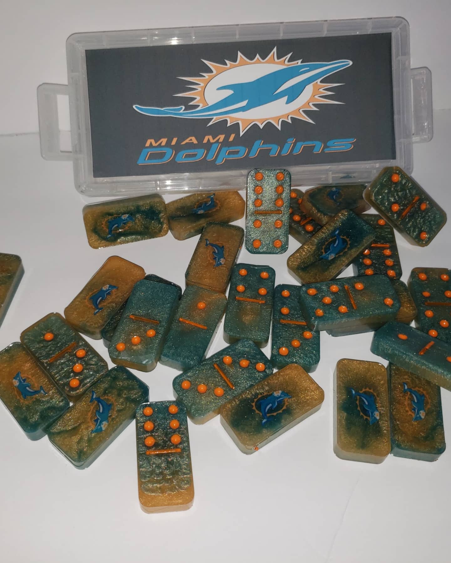 Dominoes