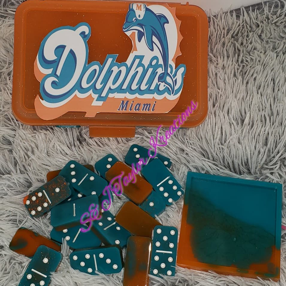 Dominoes